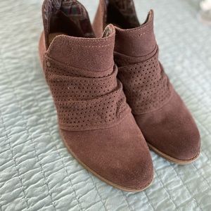 Earth origins size 8 booties